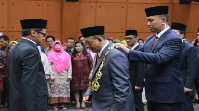 Safrial Hadiri Pelantikan Rektor Unja Periode 2020-2024