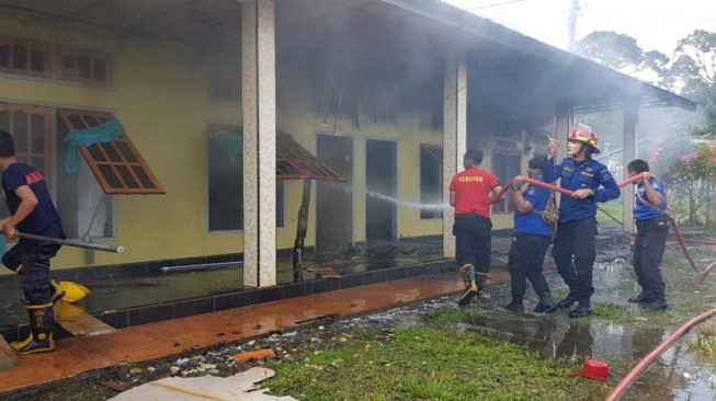 Bedeng Empat Pintu Terbakar Saat Ditinggal Penghuni