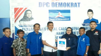 Mengaku Pernah Membesarkan Demokrat, Hafiz Kembalikan Formulir Bacalon Bupati
