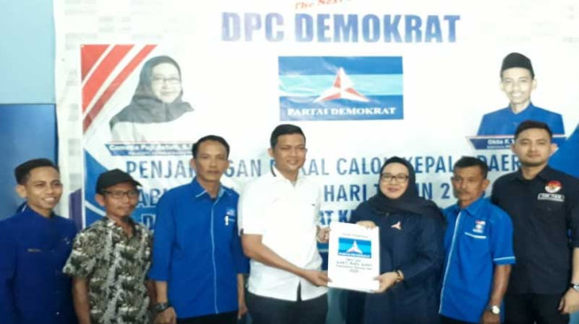 Mengaku Pernah Membesarkan Demokrat, Hafiz Kembalikan Formulir Bacalon Bupati