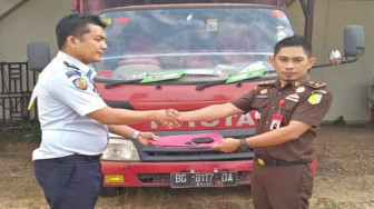 Kejari Batanghari Titip Dua Mobil di Rupbasan