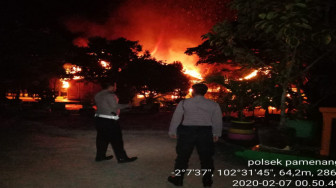 Diduga Konsleting Listrik,Dua Bangunan SMA 8 Merangin Hangus Terbakar
