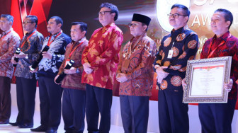 Bupati Merangin Raih Penghargaan SAKIP Award 2019