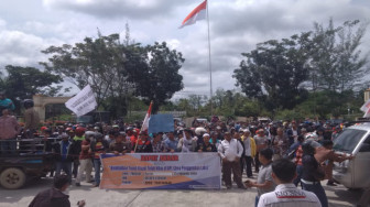 Warga Tuntut WKS Kembalikan Tanah Adat