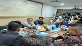 Hasbi Anshory Kawal Suku Anak Dalam Mengadu ke Komisi II DPR