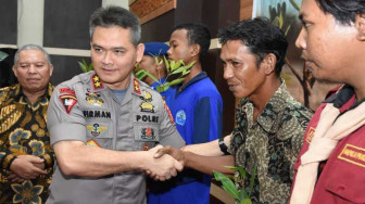Dukung Penuh Penghijauan Pantai, Polda Jambi Ikut Tanam Mangrove