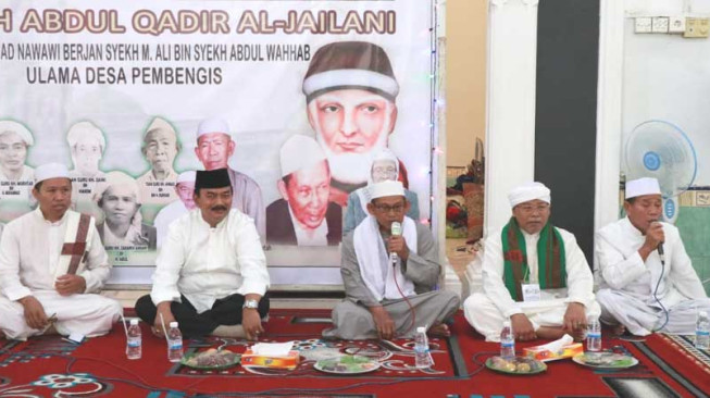 Hadiri Haul di Pembengis, Amir Sakib Ajak Warga Teladani Ulama