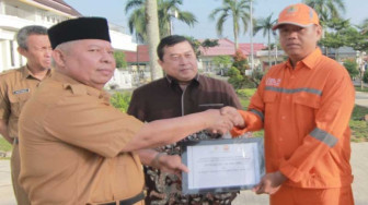 SKK Migas – PetroChina Serahkan Rumah Layak Huni untuk Petugas Kebersihan
