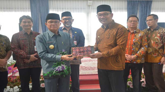 Fachrori Umar - Ridwan Kamil Teken Kesepakatan Kerjasama Daerah