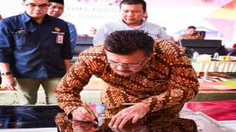 SKK-Migas PetroChina Serahkan Bantuan Program TJS ke Pemkab Tanjabtim