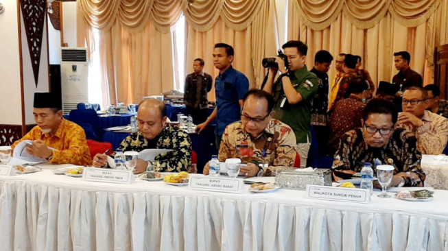 Wabup Hadiri Rapat Umum Pemegang Saham Tahunan Bank 9 Jambi