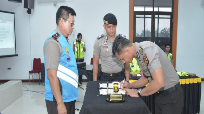 Wakapolda Pimpin Pengambilan Sumpah dan Penandatanganan Pakta Integritas