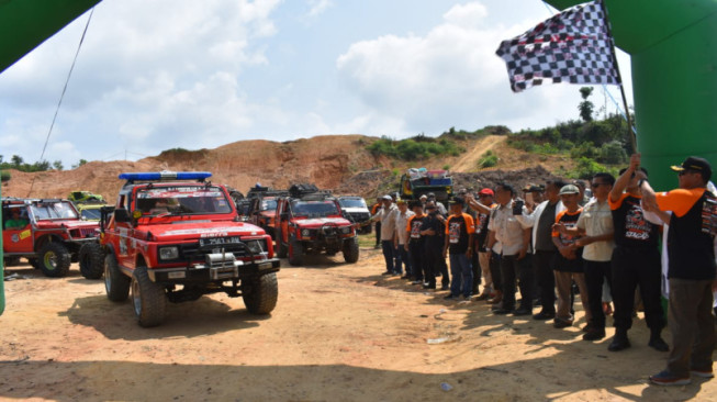 Danrem 042/Gapu Lepas Peserta Adventure Off Road Simpang Sungai Duren
