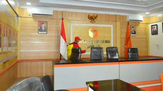 Cegah Virus Corona, Kantor Bawaslu Disemprot Disinfektan