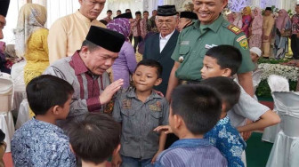 Alharis Sambangi Anak-Anak Saat Bermain, Ini Pesannya….