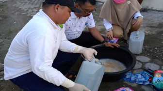 Saka Bakti Husada Bagikan Disinfektan Gratis Untuk Masyarakat