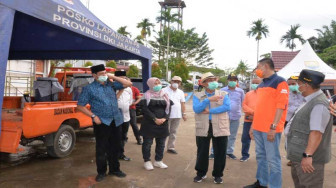 Fachrori Serahkan Bantuan Uang Tunai Rp 50 Juta
