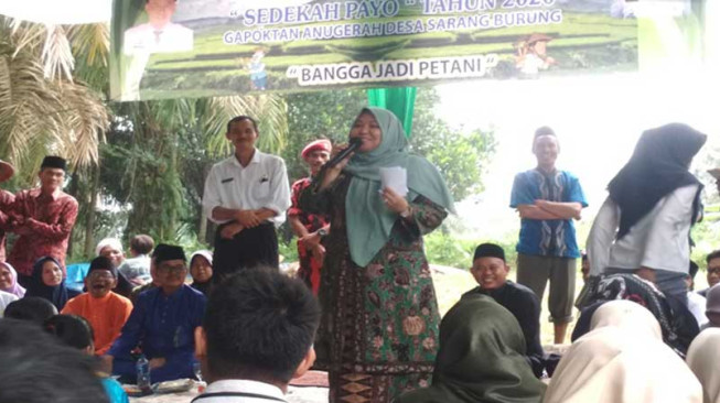 Masnah Busyroh Hadiri Sedekah Payo Turun Baumo
