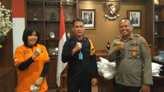Relawan Bungo Peduli Lawan Corona Serahkan Alat Bantu Pelindung Diri ke Polda Jambi
