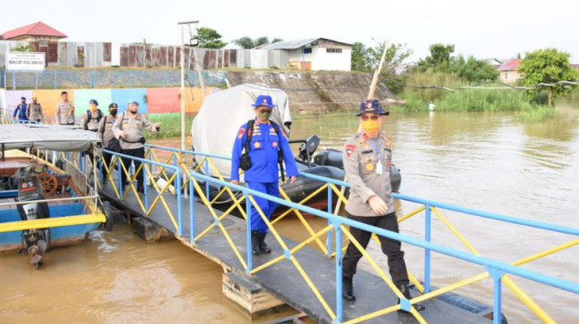 Cegah Covid-19 Kapolda Jambi Pantau Perairan Jambi