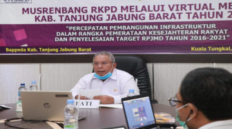 Bupati Tanjabbar Pimpin Musrenbang RKPD Via Vidcon
