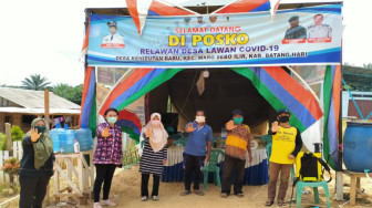 Lawan Corona, Warga yang Masuk Desa, Disemprot Disinfektan