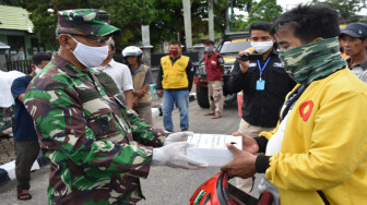 TNI di Jambi Kembali Bagi-bagi Nasi Kotak Jelang Buka Puasa