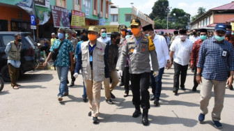 Pastikan Sembako Sampai Tanpa Hambatan, Kapolda Cek Pasar Angsoduo