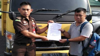 Dua Unit Truk Hasil Rampasan Illegal Driling Laku Terjual