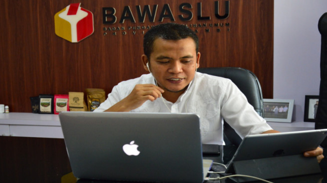 Bawaslu Jambi Gelar Diskusi Daring, Politisasi Bantuan Sosial Covid-19