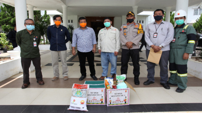 SKK Migas PetroChina Serahkan Bantuan Bagi Masyarakat Tanjabtim