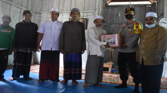 Polres Merangin Bagikan 250 Paket Sembako ke Warga Terdampak Covid-19