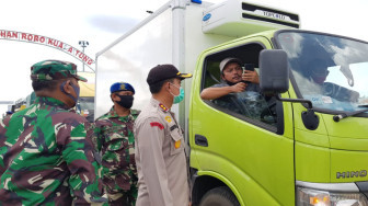 Polres Tanjabbar Kawal Perjalanan Truk Logistik Bantuan Kemanusian Covid-19 Kota Jambi dari Singapura