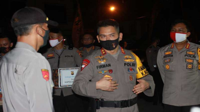 Santai Cek Pospam, Kapolda Ngobrol Bareng Anggota