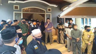 Danrem Garuda Putih Takziah ke Rumah Duka Almarhumah Sofia Joesoef