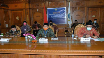 Gubernur Halal Bihalal Virtual dengan Bupati dan Wali Kota