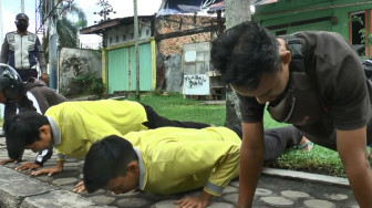 Pengendara Tak Pakai Masker Dihukum Push Up