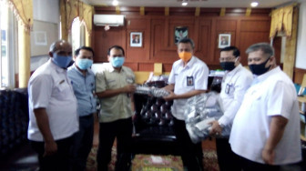 SKK Migas-PetroChina Serahkan 1.000 Paket Sembako kepada Tim Gugus Tugas Covid-19 Provinsi Jambi