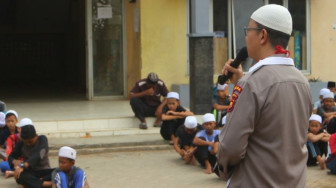 Cegah Penyebaran Covid-19, RS Bhayangkara Lakukan Cek Suhu dan Bagikan Vitamin ke Santri