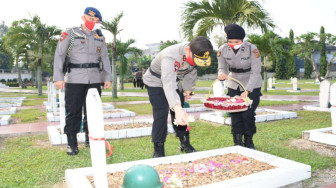 Kapolda Jambi Ziarah dan Tabur Bunga di TMP Satria  Bhakti