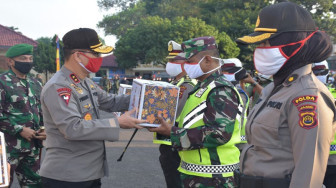 Lepas Tim Baksos Serentak Hari Bhayangkara ke-74, Kapolda Jambi : Polri Harus Hadir di Tengah Masyarakat