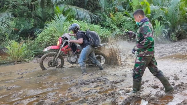 Sulitnya Medan menuju Sasaran TMMD, Tak Surutkan Semangat Pengabdian Untuk Negeri