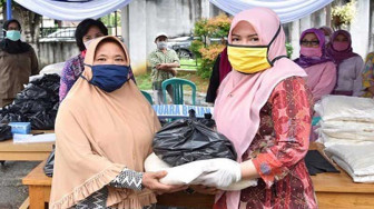 TP PKK Batang Hari Berikan Bantuan Sembako