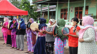 Qasidah Rebana Meriahkan Penyambutan Tim Wasev TMMD di Labuhan Pering