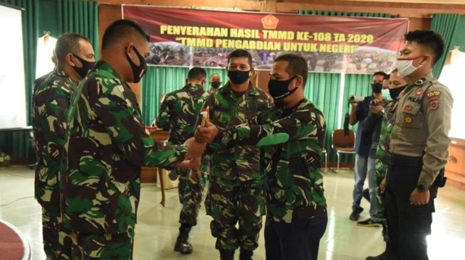 TMMD Desa Labuhan Pering Telah Usai, Namun Kemanunggalan TNI-Rakyat Semakin Menguat