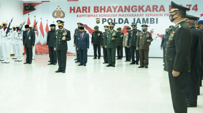 Danrem 042 Gapu Hadiri Upacara Hari Bhayangkara ke-74