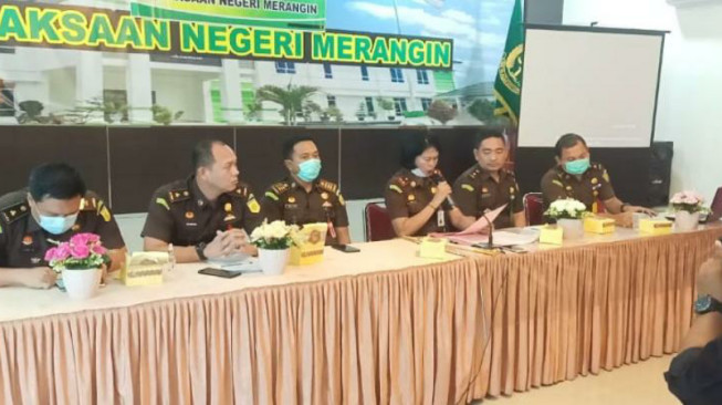 Kejari Merangin Menetapkan Empat Orang Tersangka Dugaan Korupsi Pengadaan Baju Linmas