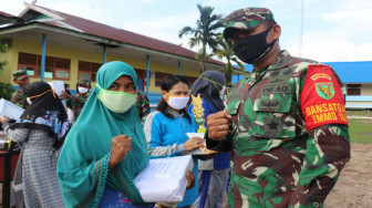 Pemenang Pertandingan Voli Terima Hadiah dari Dandim Tanjab