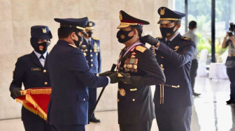 Kapolri Terima Tiga Bintang Utama Sekaligus