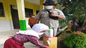 CSR Asian Agri Lengkapi Sekolah dengan Faskes Cegah Covid-19